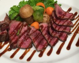 知多牛ローストビーフ　３８０ｇ【特製ソース付き】【冷凍便】