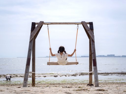【中古】 この海の向こうで/ポプラ社/熊谷純 海に浮かぶブランコ!?常滑市「くまのBASE」で目の前に広がるパノラマ
