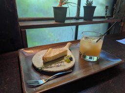 やきもの散歩道にある築100年の隠れ家カフェ「nuu（ヌウ）」で味わう絶品桃ジュースと癒しの時間