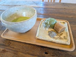 抹茶とセットで650円！手づくりの器と草もちが楽しめる常滑市カフェ「にざまつ」でひと休みしてきた