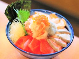 冬こそ旬の魚を贅沢に！うみっ子朝倉店で海鮮丼を喰らう