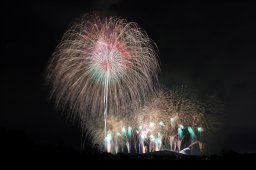 知多北部からも見える「名港水上芸術花火2023」が5/20に開催