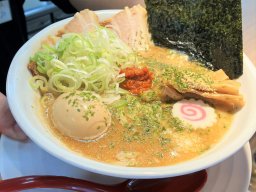 コスパ抜群！ラーメン好きも唸る「からみそラーメン ふくろう東浦店」へ／ちたまる広告