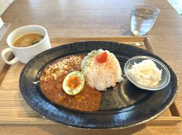 野菜の販売も！地元野菜がたっぷりの優しいランチを味わいに東浦町「食堂 ひとつむぎ」へ行ってみた