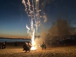 【悪天候により延期】12,000本のロケット花火が打ちあがる！「ONE FIRE WORKS2025」内海・千鳥ヶ浜海岸で10/25(土)開催