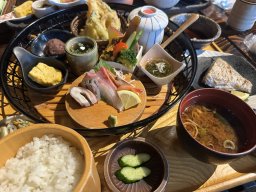 1日10食限定！豪華海鮮ランチが人気の常滑市「海鮮創作酒房 湾（べい）」に行ってみた