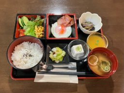 【開店】“きまぐれ”カフェで味わう癒やしのワンコイン朝ごはん！南知多町に「猫やなぎ」が8/11(月)にオープン