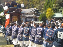 ライバルも相棒に!?急斜面の坂下りが見どころ｜美浜町・上野間地区の山車祭り「神武祭」が3/29(日)開催