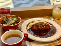 1周年記念限定メニューが登場！東海市創造の杜交流館「KonoMachi Cafe」で期間限定オムライスを食べてみた／ちたまる広告