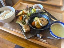 本当は教えたくない…！大府市の農家カフェ「つむぎてや」の旬野菜ランチで心も体も満たされてきた