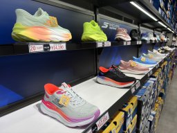 最大50％オフ＆東海地区でここだけのシューズもアウトレット価格！半田市の「SKECHERS（スケッチャーズ）」に行ってみた