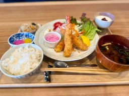 【開店】限定エビフライ定食も！体に優しい定食屋「ぐりんぴーす」が半田市に6/15(月)オープン