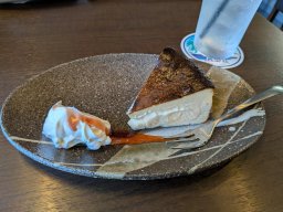 名鉄常滑駅すぐ！元航空管制官が手掛けるカフェ・バー「航空Cafe＆Bar Avi（アヴィ）」に行ってみた