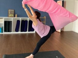 【開店】ハンモックで宙に浮く…!? 知多市初のエアリアルヨガ専門スタジオ「Lila yoga studio」が8/1(土)オープン／ちたまる広告