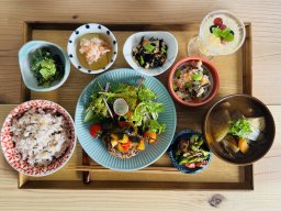 【開店】人気のキッチンカー「kitchen風鈴草」が手掛けるカフェ「とこな飯OONO」が7/19(日)オープン