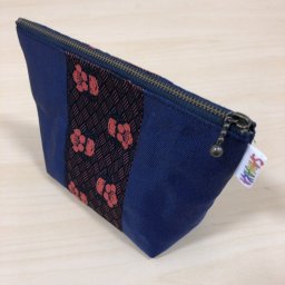 【知多市推奨品】畳ヘリミニポーチ　梅子柄・紺